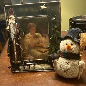 Tin frame Santa with knitted snowman
